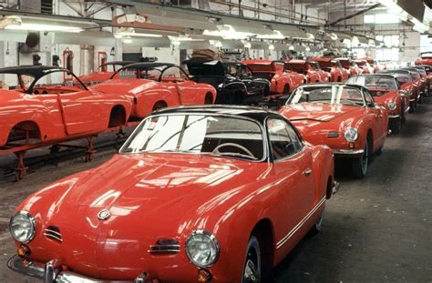 Im september wird angela merkel ihr amt als bundeskanzlerin endgültig niederlegen. Angela Merkel und die Autos: Historischer Totalschaden ...