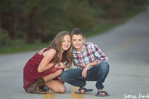 Sibling Photography, Sibling Posing Ideas, Sibling Outfit Ideas, Fall ...