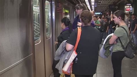 Mta Plans To Install Protective Doors In Nyc Subway Stations World