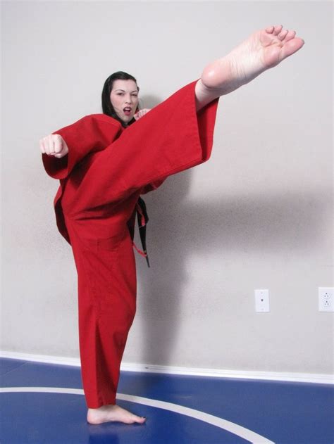 Pin By Spy Feet On Sport De Combat Women Karate Martial Arts Girl