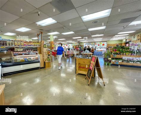 Inside A Trader Joes Grocery Store Stock Photo Alamy