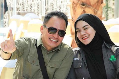 Sarita abdul mukti juga tampil lebih sporty. Sarita Abdul Mukti Beri Syarat Jika Dulu Faisal Haris ...