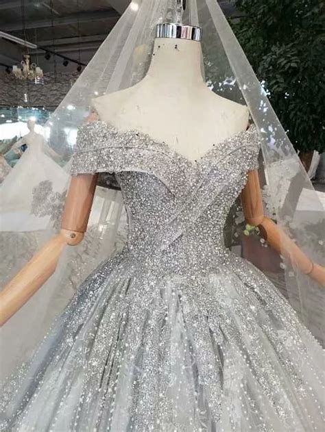 Luxury Silver Wedding Dresses Bling Shining Crystal Beaded Elegant V
