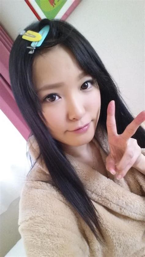 Ai Yuzuki Pretty Selfie