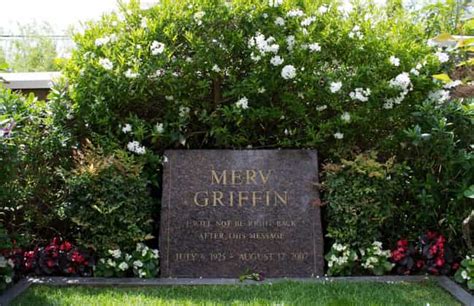 Celebrity Tombstones List Of Famous Peoples Gravesites And Epitaphs