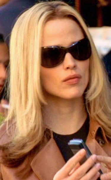 Alias Disguises Jennifer Garner As Sydney Season 3 Blonde