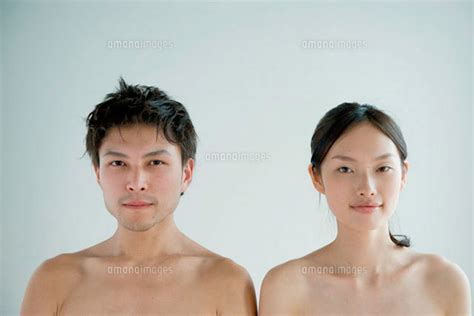 上半身裸で横に並んだ20代の男女[10161001354]｜ 写真素材・ストックフォト・画像・イラスト素材｜アマナイメージズ free nude porn photos