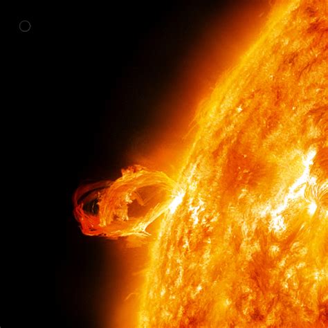 Nasa Observatory Sees Mid Level Solar Flares Erupting From The Sun