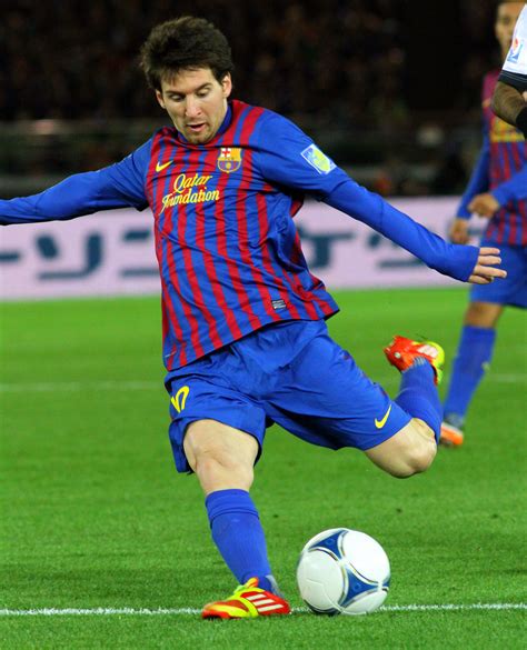 File Lionel Messi Player Of The Year 2011  Wikipedia