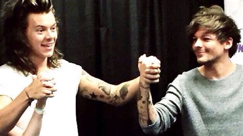 Louis And Harry Holding Hands