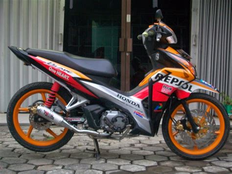 Modifikasi honda sonic 150r memang biasa dilakukan oleh pemilik motor agar kendaraannya semakin keren dan juga menjadi berbeda dari motor sejenis. Modifikasi Motor Honda Blade Road Race - Thecitycyclist