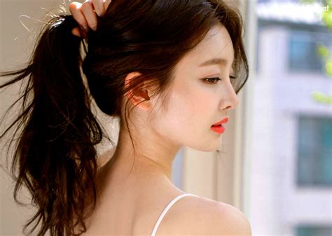 Korean Fashion Kim Hee Jeong Model Lingerie Set May 2018