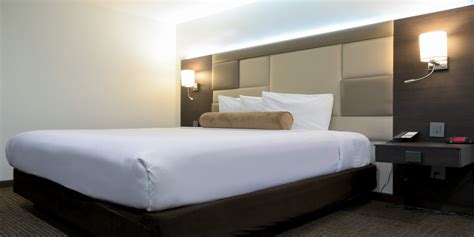 Deluxe King Room Accessible At The Hotel Xilo Glendale
