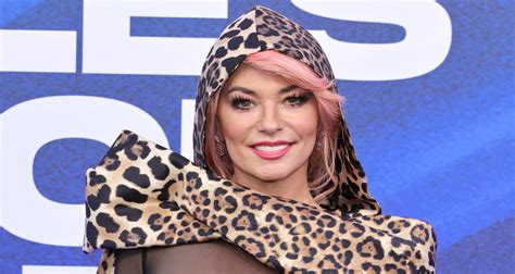 Shania Twain Wears Leopard Look With Pink Hair To Peoples Choice