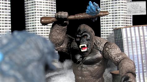 After a long wait, legendary has finally related: Playmates Godzilla Vs Kong (2021) King Kong Battle Damaged With Axe Kaiju Figure Review ...