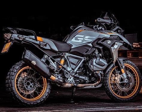 Las decoraciones de serie son de nueva factura en ambas versiones 2021, con opciones triple negro y rally. Dual Sport Motorcycles di Instagram "#FotoDelDia # ...