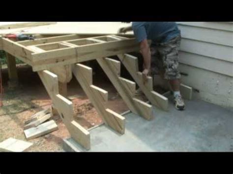 Stairs that are too long often lead to treads too wide for comfortable, easy stepping. Making Stair Stringers - Learn how to build your own. | Doovi