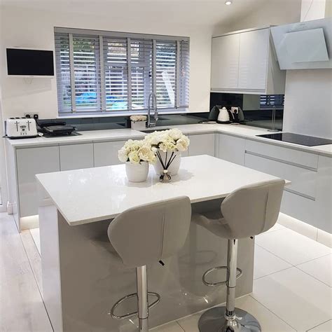 Not near the curve as it has support panel between. Create a modern kitchen with our handleless kitchen range ...