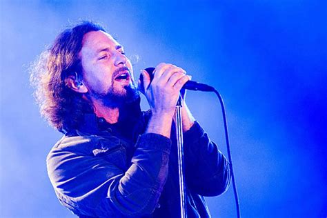 Pearl Jam Vocalist Eddie Vedder Going Solo