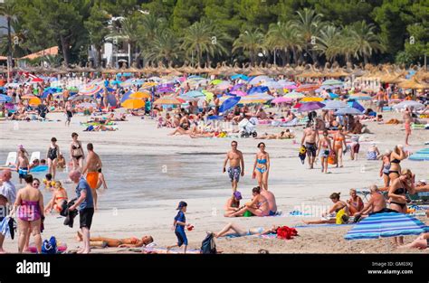 Crowded Beach At Alcudia Beach Puerto De Alcudia Mallorca Majorca Balearic Islands Spain Stock