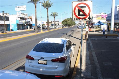 Llaman a conductores a evitar estacionarse en zonas prohibidas de la Avenida Ejército Mexicano