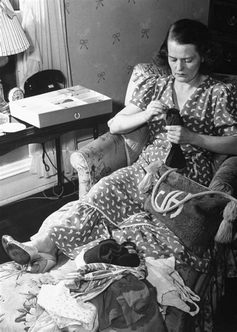 inside the demanding life of an american mother in 1941 vintage photos vintage housewife