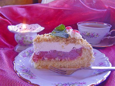 Maybe you would like to learn more about one of these? Rhabarber-Krümeltorte von sweet-maja | Chefkoch | Rezept ...