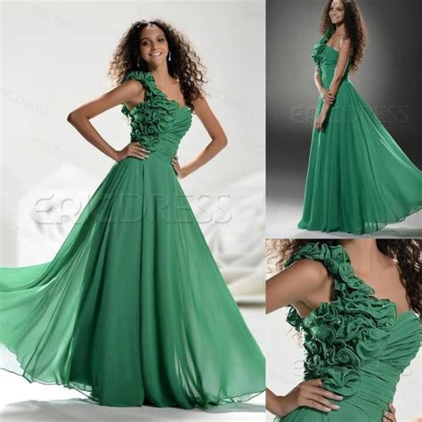 Gorgeious Green Gown Green And Red Are My Favorite Colors Formal
