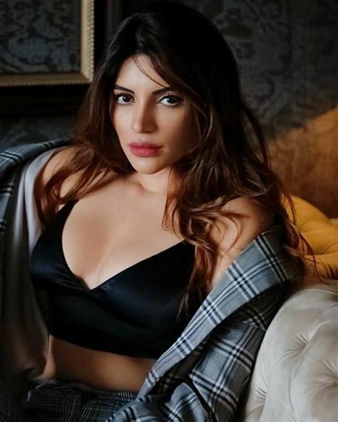 shama sikander is as hot as thunder