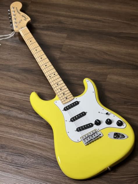 Fender Japan Limited International Color Stratocaster With Maple Fb In