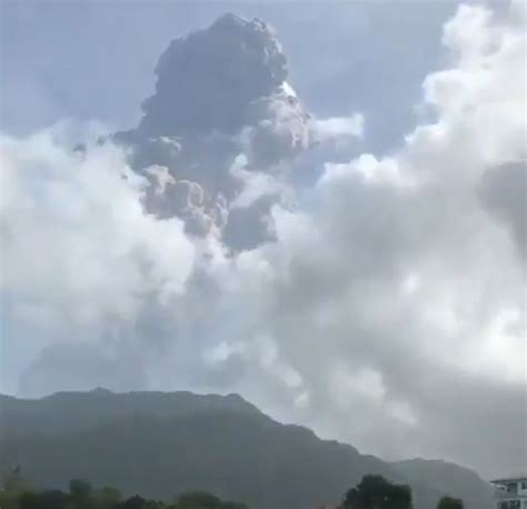 Ha a királyi család tagjának a halála nem váratlan. Hatalmas robbanással kitört a La Soufriére vulkán, 16 ezer ...