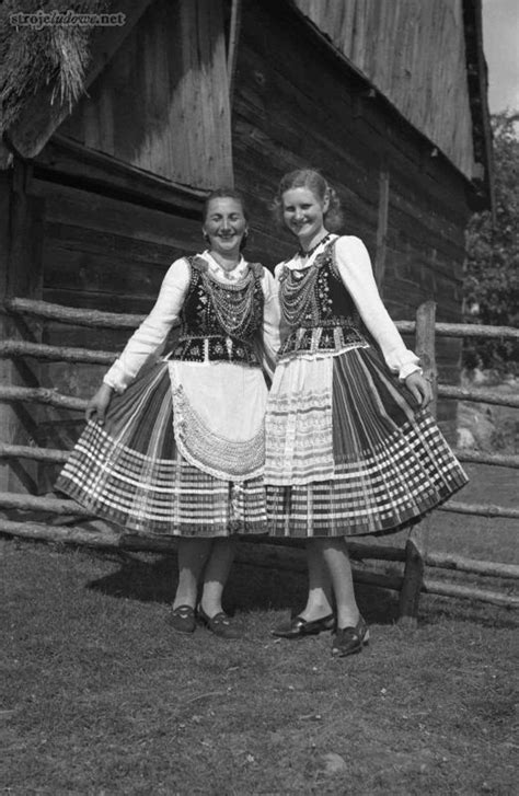 traditional costumes from the region of piotrków polish folk costumes polskie stroje