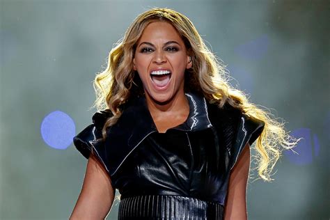 Leather And Lace Clad Beyonce Gives Bootylicious Performance At The