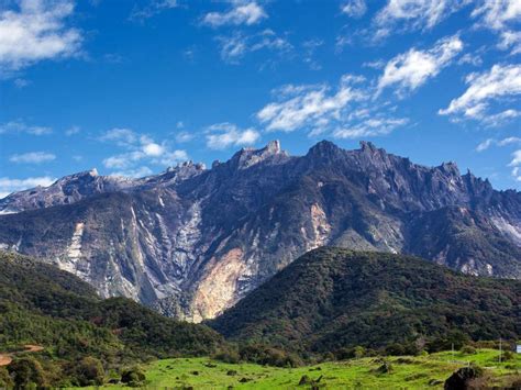 It is the 4th tallest mountain in the malay archipelago after indonesian. Best Season to Climb Mount Kinabalu