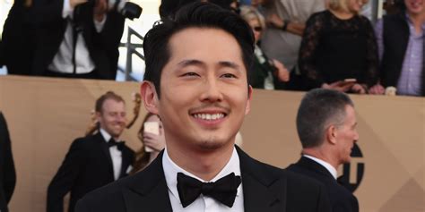 Steven Yeun The Walking Dead Se Estrena Como Padre Junto A Su Mujer