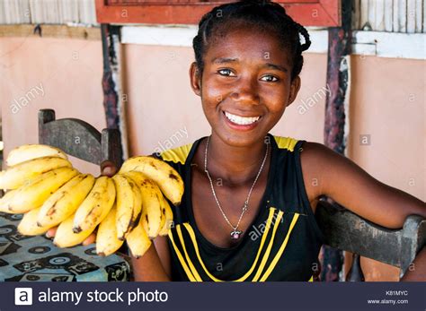 Girl Selling Bananas Stock Photos & Girl Selling Bananas Stock Images - Alamy