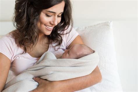 Amazing Ways Breastfeeding Benefits Moms And Babies