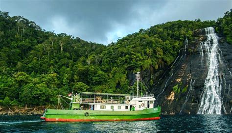 Air terjun ini terletak di daerah kabupaten lumajang provinsi jawa timur indonesia. Wisata Pulau Mursala Tapanuli: Air Terjun Langsung ke Laut