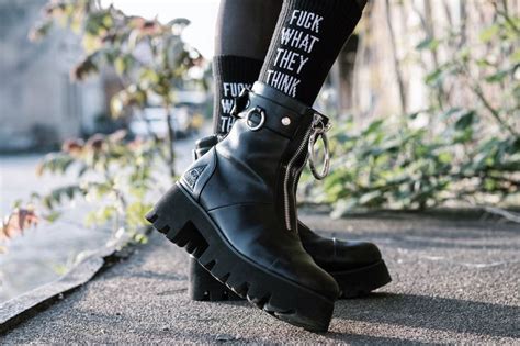 Pin By Saya Mei On Footwear Nice Shoes Boots Grungy Style