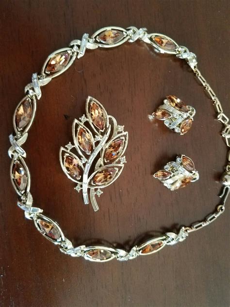 Vintage Kramer Jewelry Set Matching Necklace Clip On