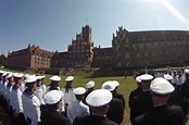 Die Marineschule Mürwik verabschiedet die Offizieranwärter*innen der ...