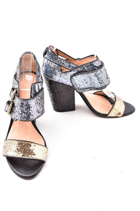 ✓ frete grátis a partir de r$ 199,90. Luiza Barcelos - Sandália Salto Brilhos | TROC | Brechó Online | Roupas, Bolsas, Calçados e ...