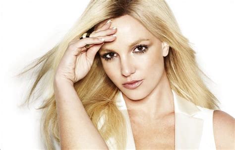 Britney Spears Biography News Facts Lifestyle By Bella Methew Medium