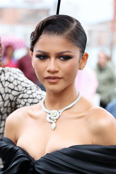 Zendaya Refoulée à Lentrée Dun Restaurant à Cause De Sa Tenue Ce Moment Très Embarrassant