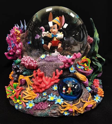 Pinocchio Underwater Snow Globe Id Octdisneyana17250 Van Eaton