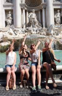 Trevi Fountain Coin Tossing Champions When In Rome The Group Of
