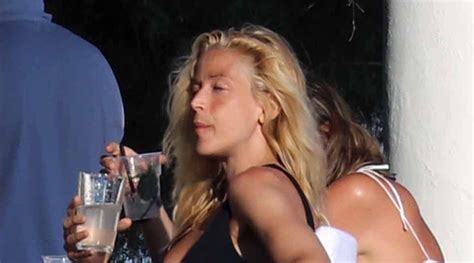 In pole position c'è, insomma, l'influencer che non ti aspetti: Olivia Paladino, la fidanzata di Giuseppe Conte al mare: foto