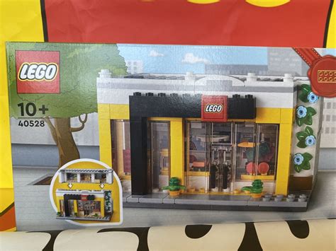 Lego Brand Retail Store 40528 And Exclusive 6424706 London Lego Store