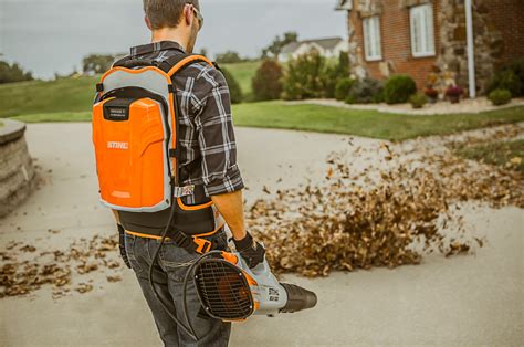 Stihls Battery Powered Leaf Blower Can Run Up To 13 Hours