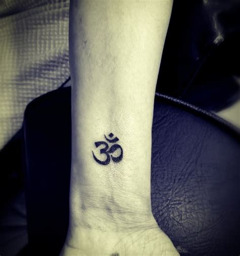 Les 8 Meilleures Images Du Tableau Om Tattoo Hindu Holly Symbols Sur